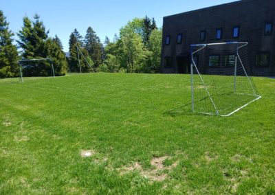 Terrain avec les buts de football
